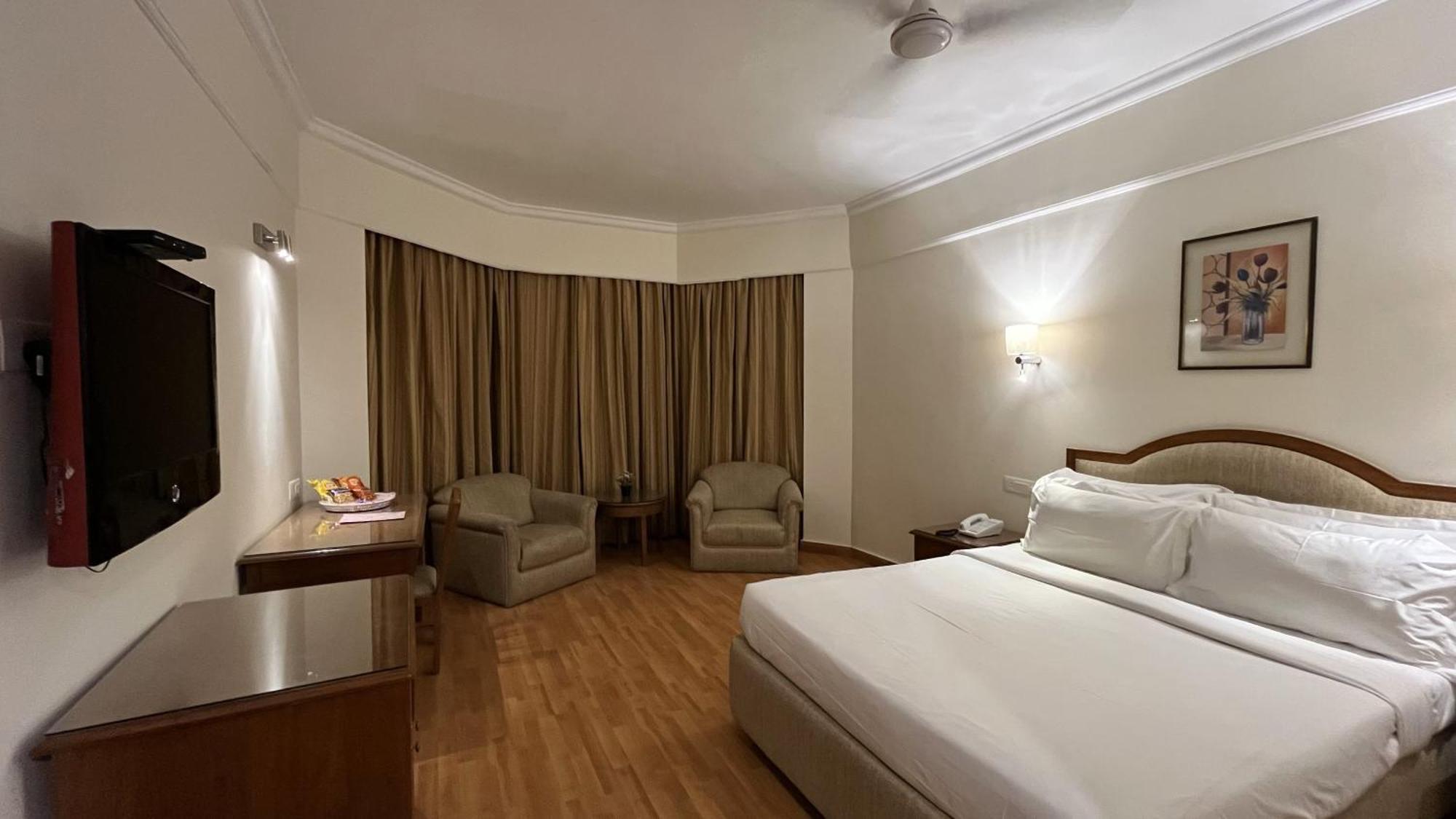 Katriya Hotel&Tower Hyderabad Exterior foto