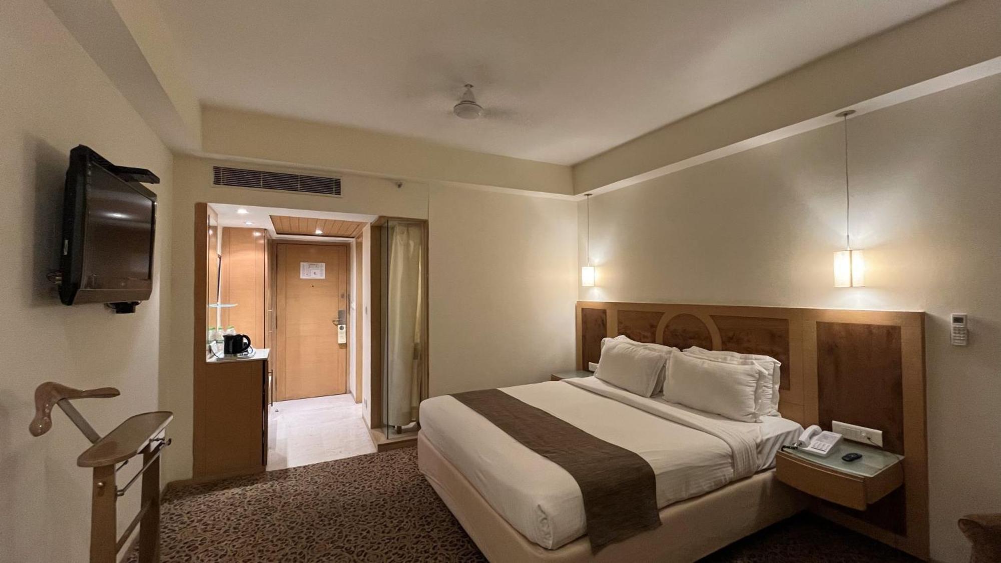 Katriya Hotel&Tower Hyderabad Exterior foto